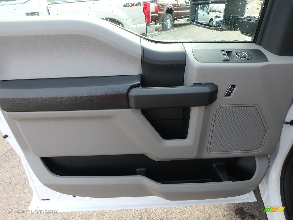 2018 Ford F250 Super Duty XL Regular Cab 4x4 Earth Gray Door Panel Photo #124389697