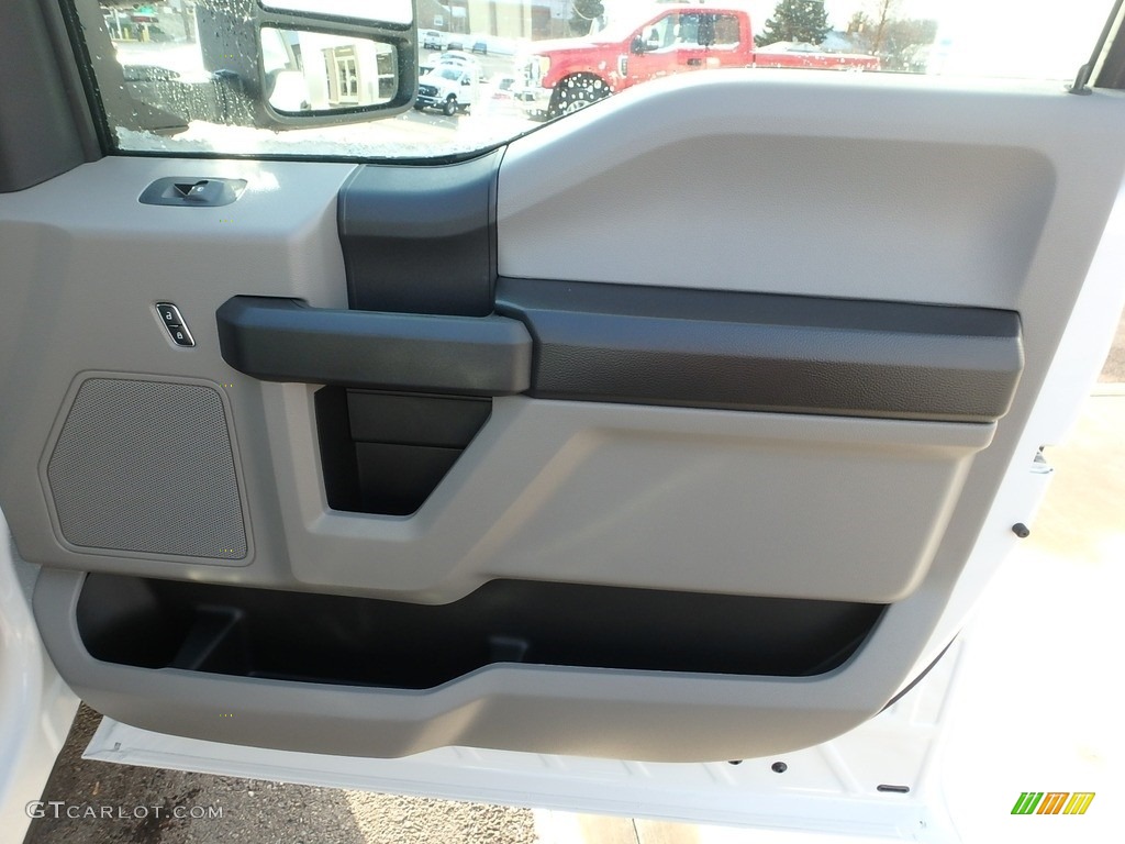 2018 Ford F250 Super Duty XL Regular Cab 4x4 Earth Gray Door Panel Photo #124390051