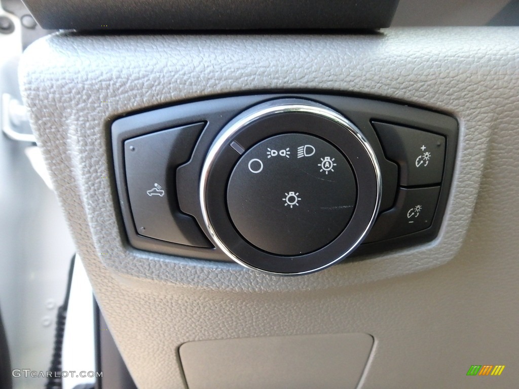 2018 Ford F250 Super Duty XL Regular Cab 4x4 Controls Photo #124390255