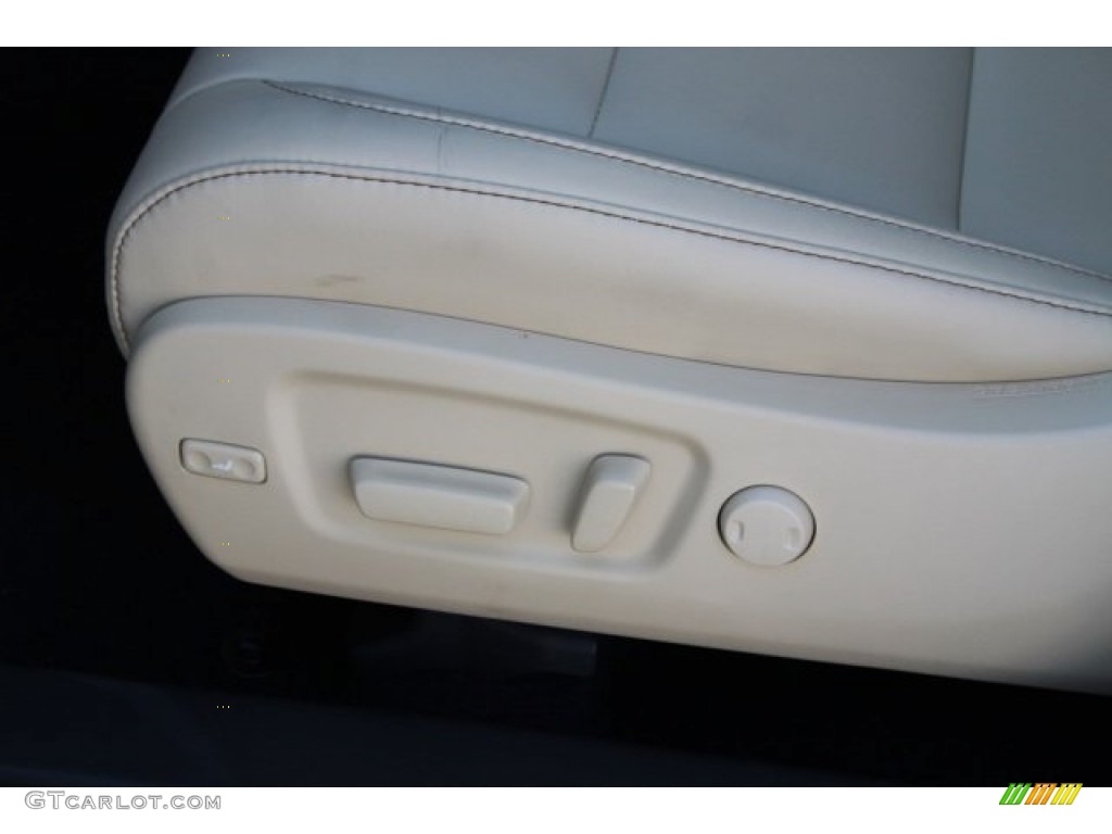 2018 Highlander XLE - Blizzard White Pearl / Almond photo #11