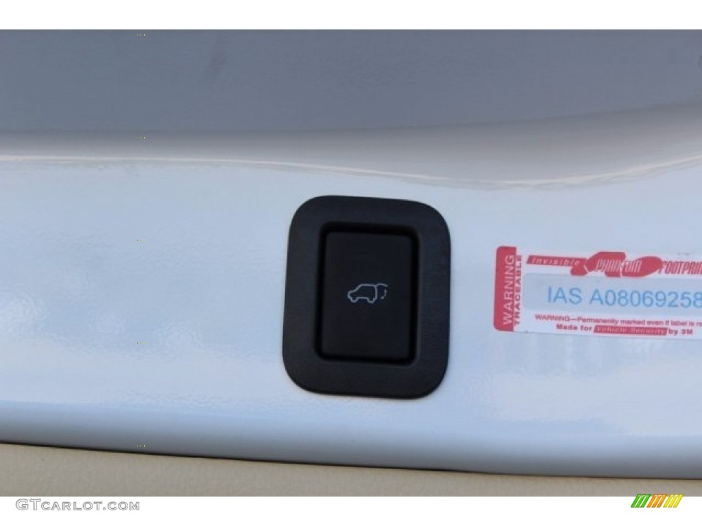 2018 Highlander XLE - Blizzard White Pearl / Almond photo #25