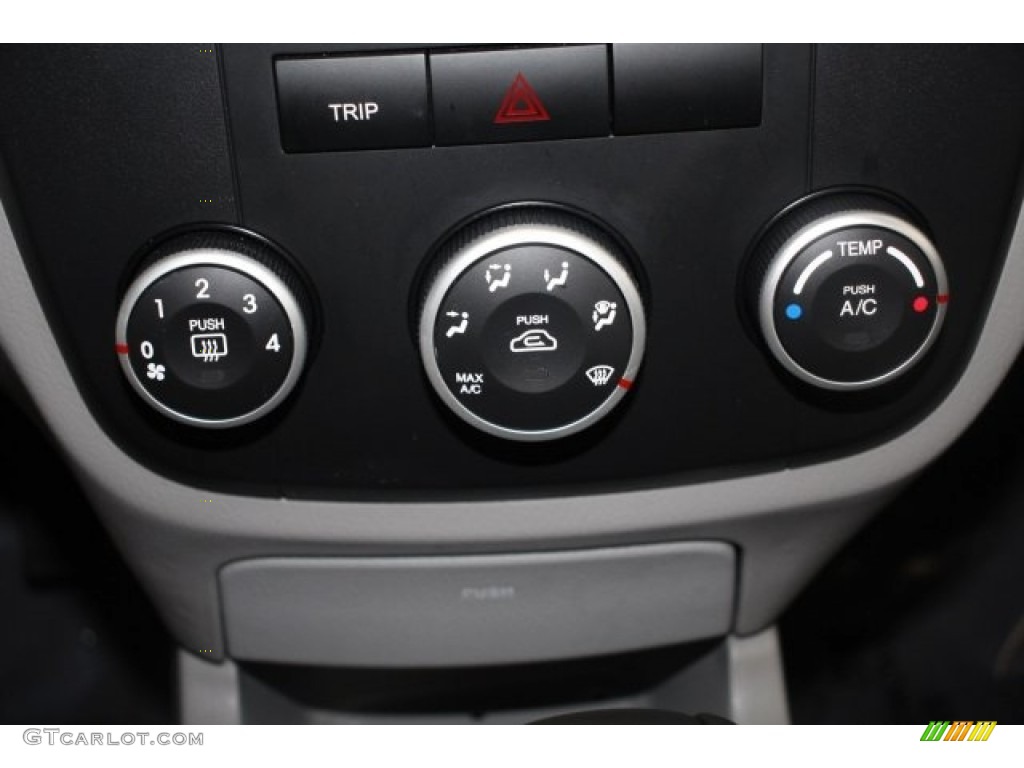 2009 Spectra LX Sedan - Clear White / Beige photo #12