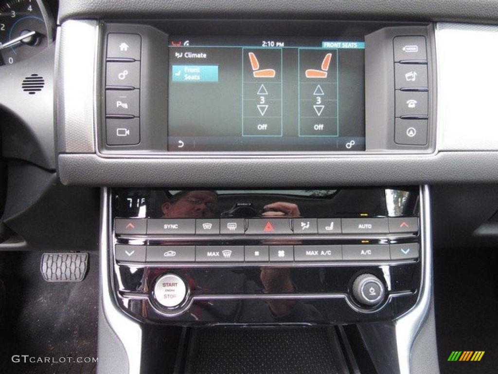 2018 Jaguar XF Premium Controls Photo #124405337