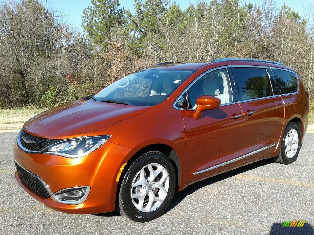 Copper Pearl 2018 Chrysler Pacifica Touring L Exterior Photo #124412930