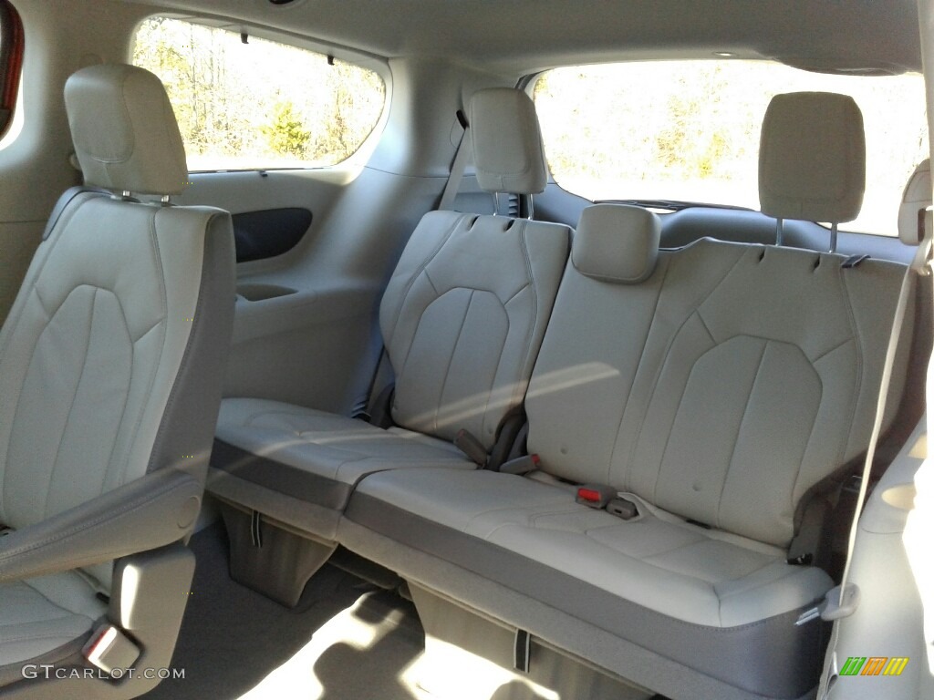 2018 Chrysler Pacifica Touring L Rear Seat Photo #124413296