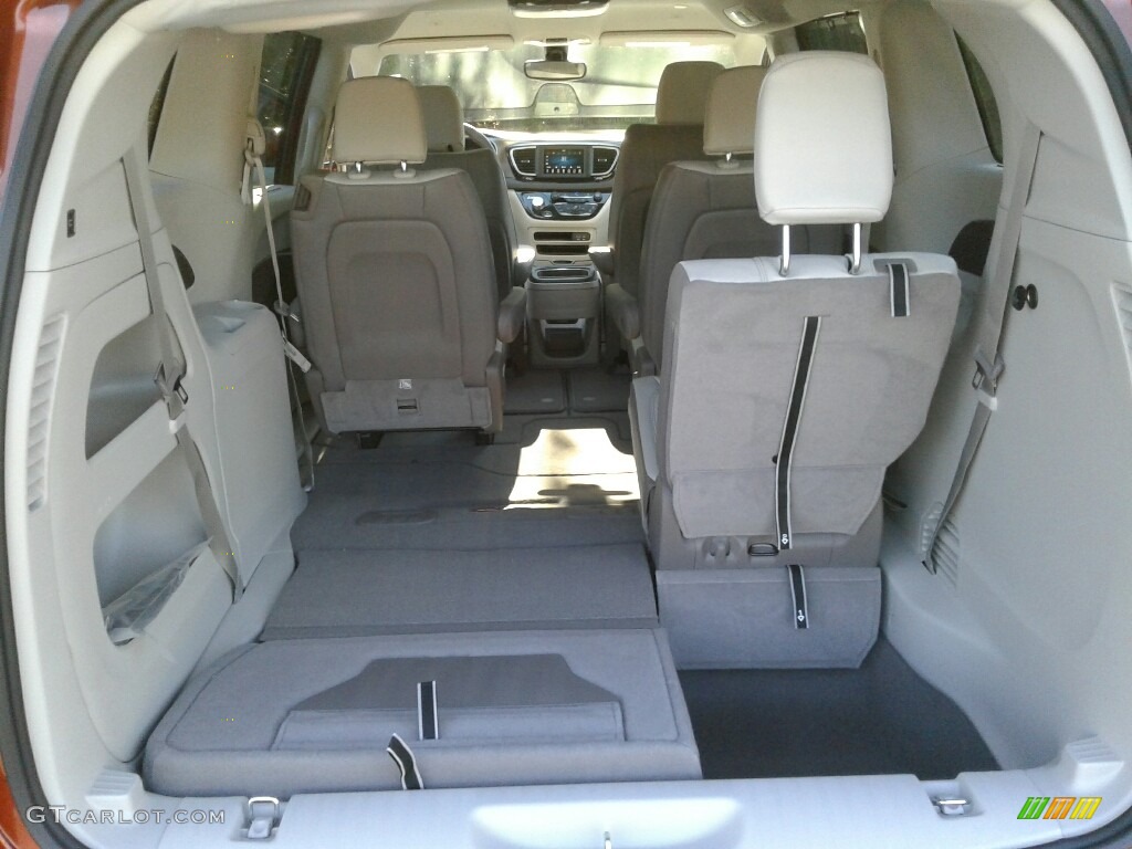 2018 Chrysler Pacifica Touring L Trunk Photos