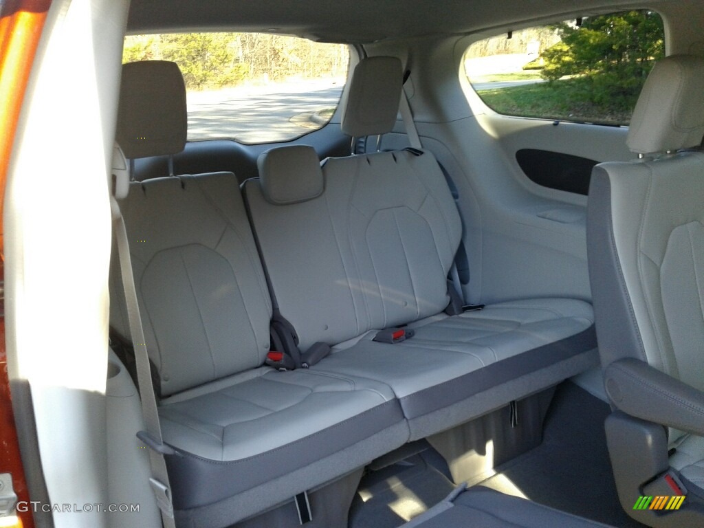 2018 Chrysler Pacifica Touring L Rear Seat Photo #124413395