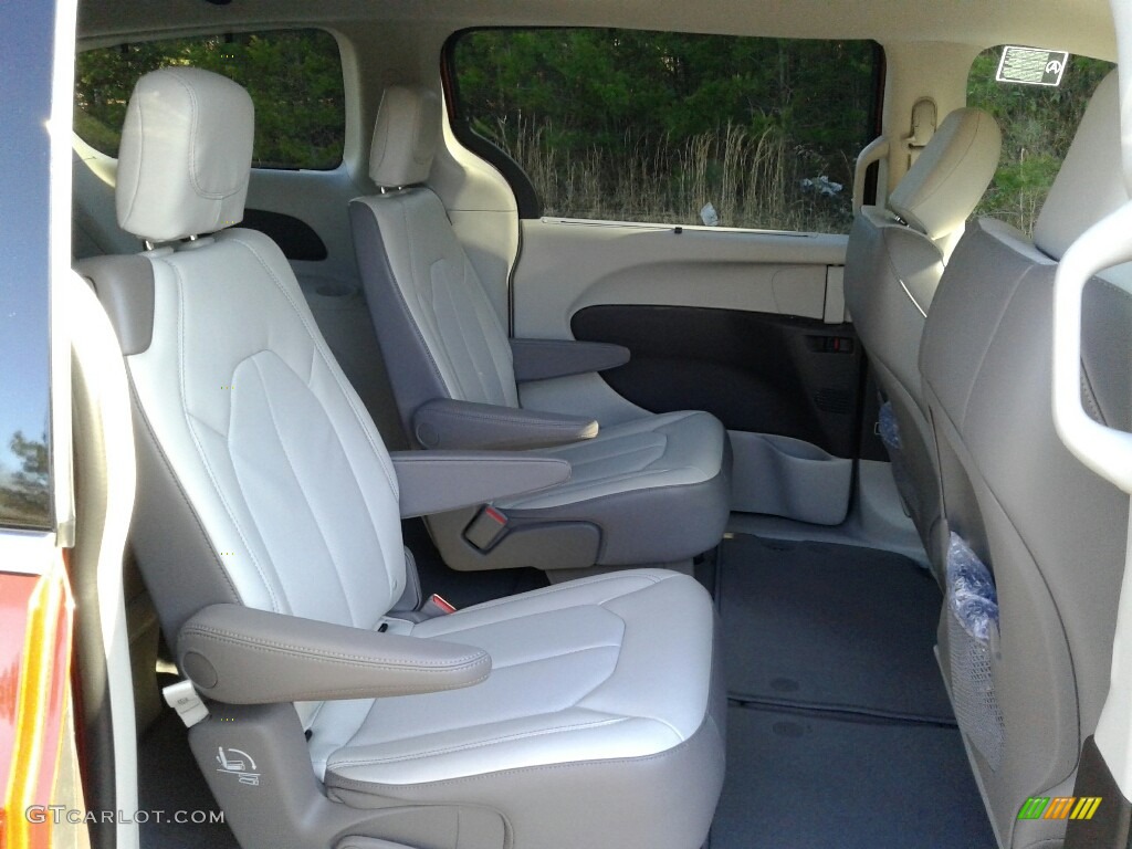 2018 Chrysler Pacifica Touring L Rear Seat Photo #124413423