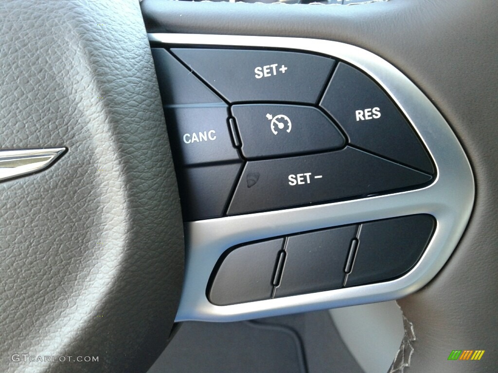 2018 Chrysler Pacifica Touring L Controls Photo #124413593