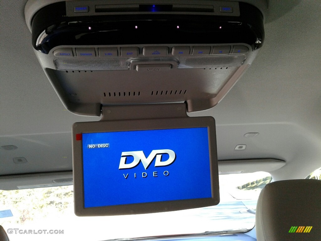 2018 Chrysler Pacifica Touring L Entertainment System Photos