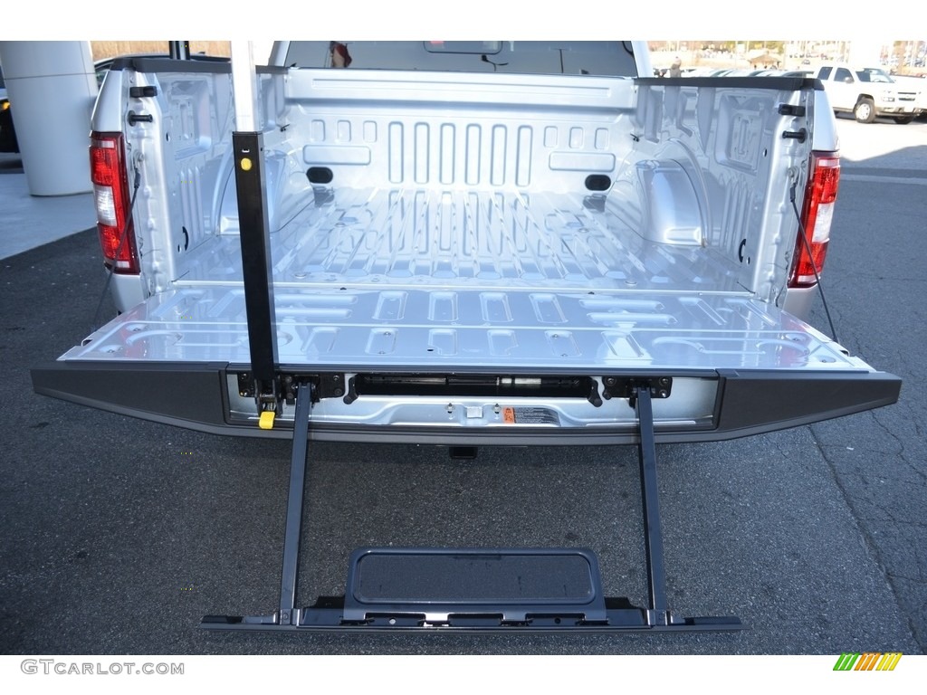 2018 F150 XLT SuperCrew 4x4 - Ingot Silver / Earth Gray photo #6