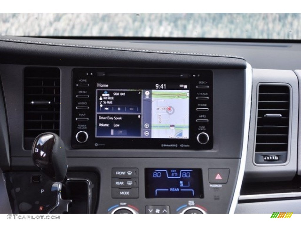 2018 Toyota Sienna XLE AWD Controls Photos