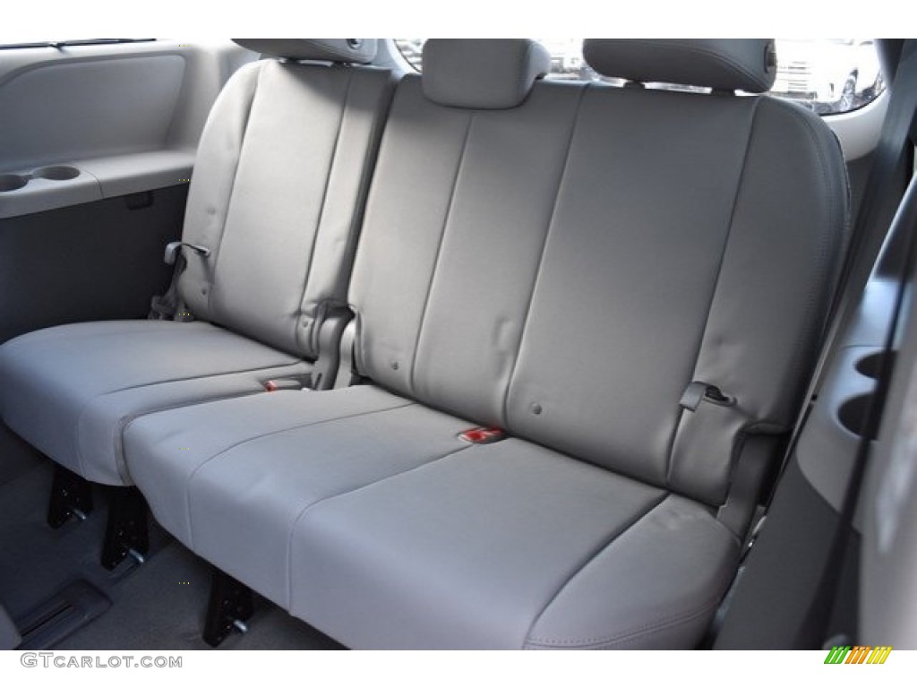 2018 Toyota Sienna XLE AWD Rear Seat Photos