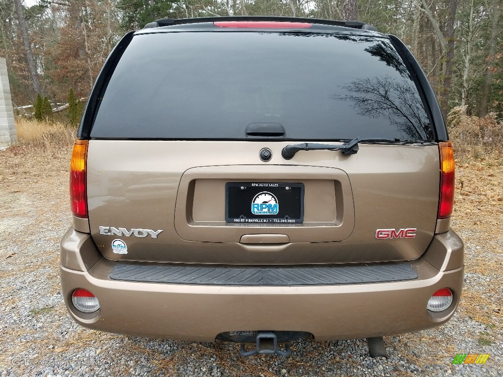 2003 Envoy SLT 4x4 - Sandalwood Metallic / Light Oak photo #4