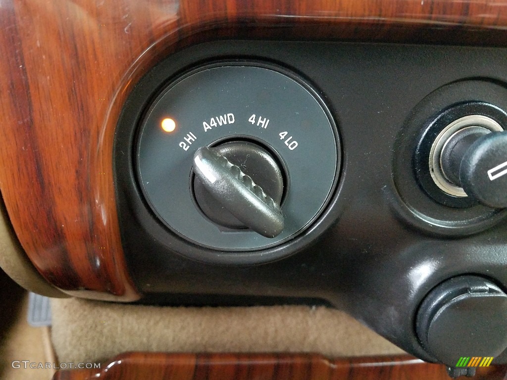 2003 Envoy SLT 4x4 - Sandalwood Metallic / Light Oak photo #21