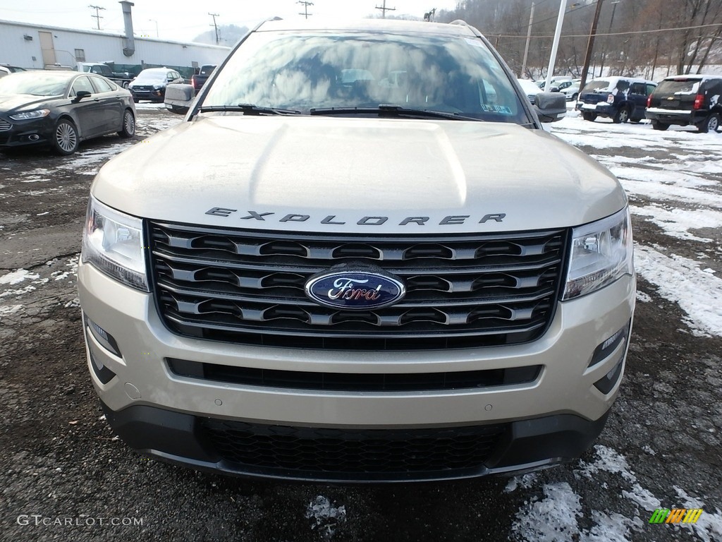 2017 Explorer XLT 4WD - White Gold / Sport Appearance Dark Earth Gray photo #7