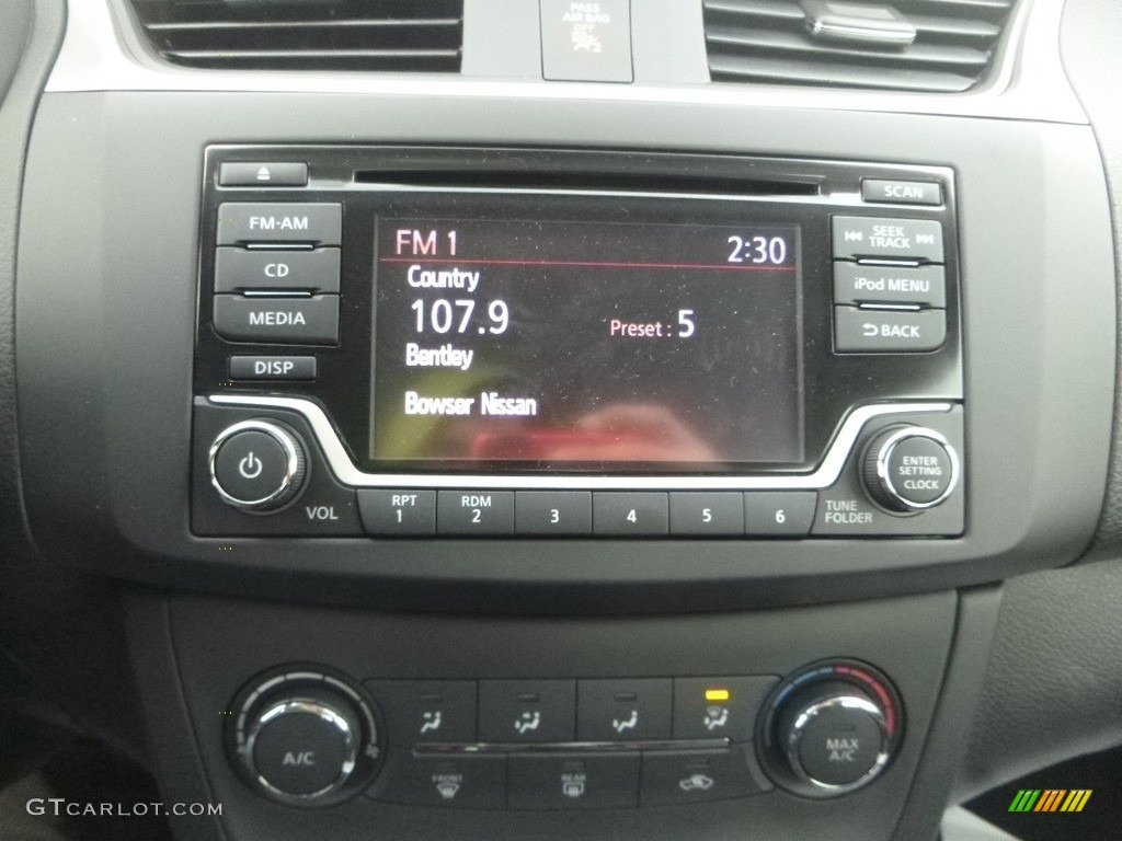 2018 Nissan Sentra S Controls Photo #124429093