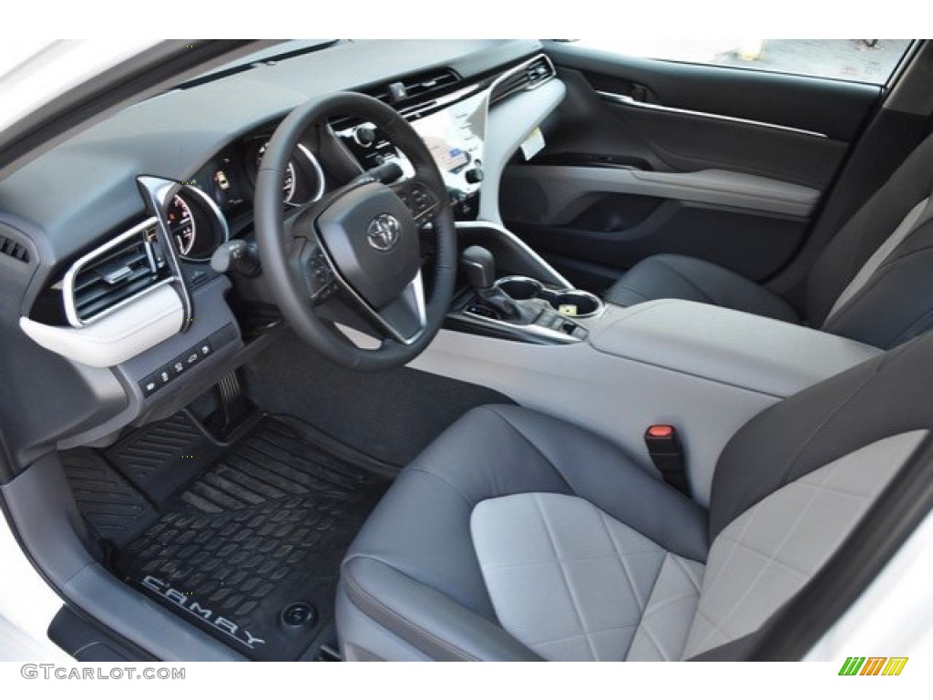 2018 Camry XLE V6 - Wind Chill Pearl / Ash photo #5