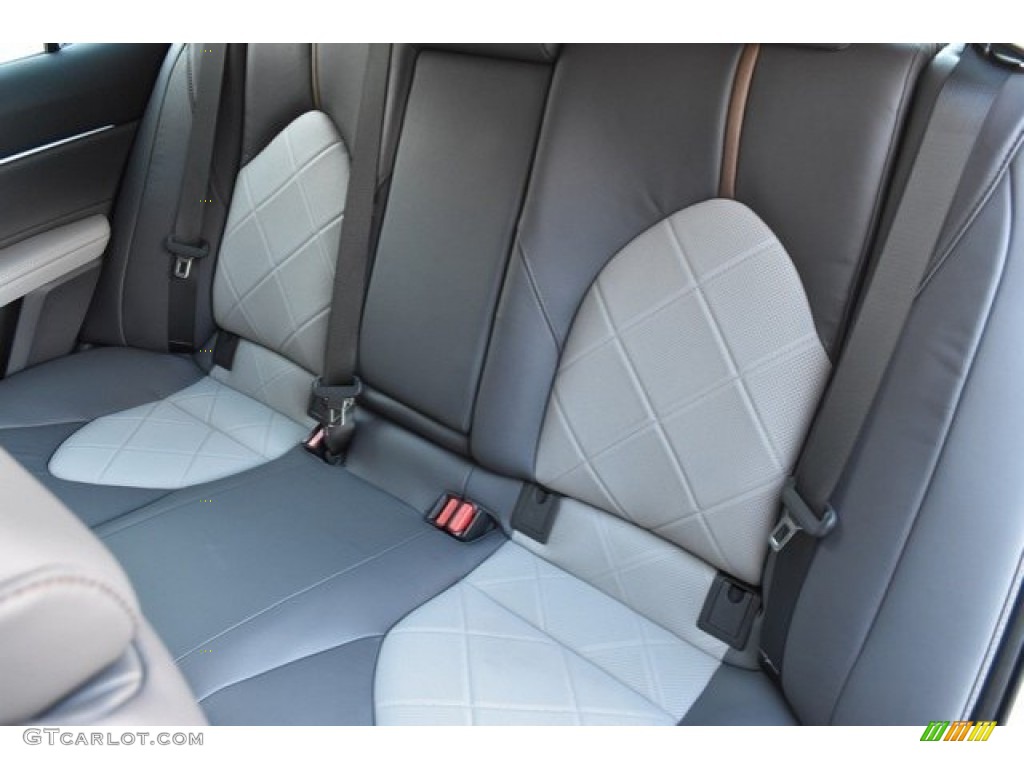 2018 Camry XLE V6 - Wind Chill Pearl / Ash photo #7