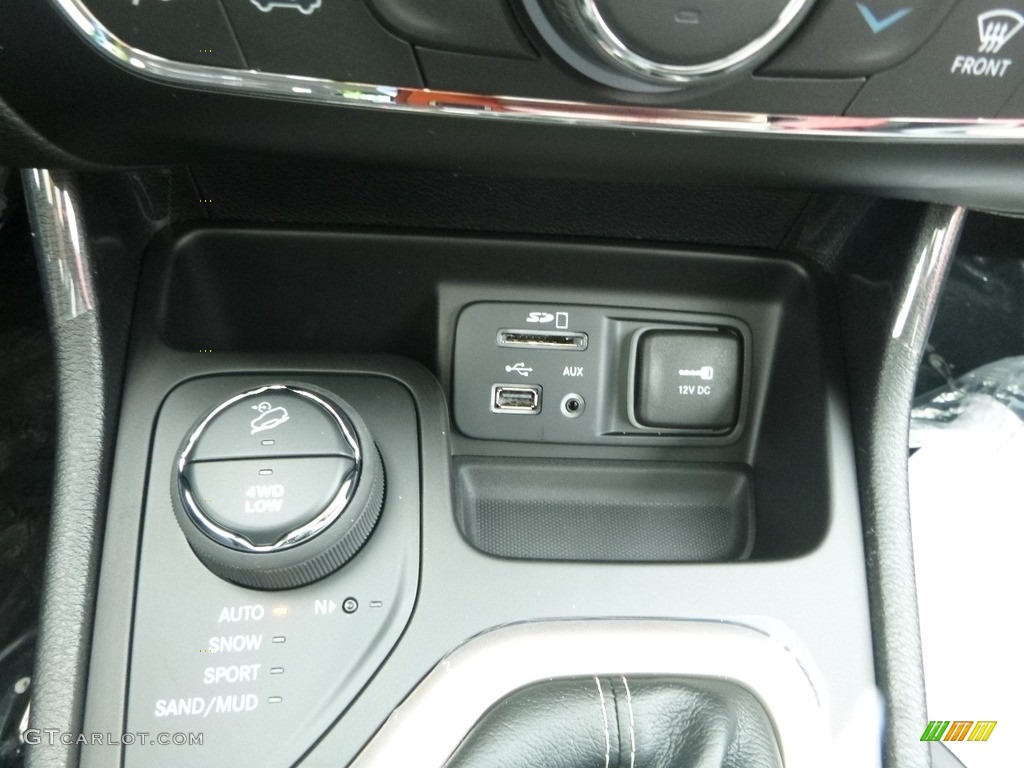 2018 Jeep Cherokee Limited 4x4 Controls Photos