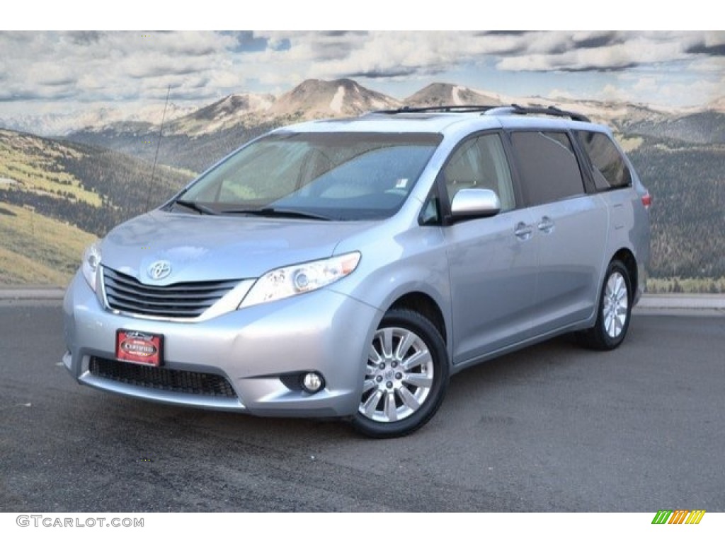 2014 Sienna XLE AWD - Silver Sky Metallic / Light Gray photo #5