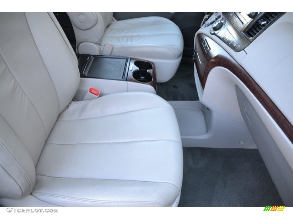 2014 Sienna XLE AWD - Silver Sky Metallic / Light Gray photo #18