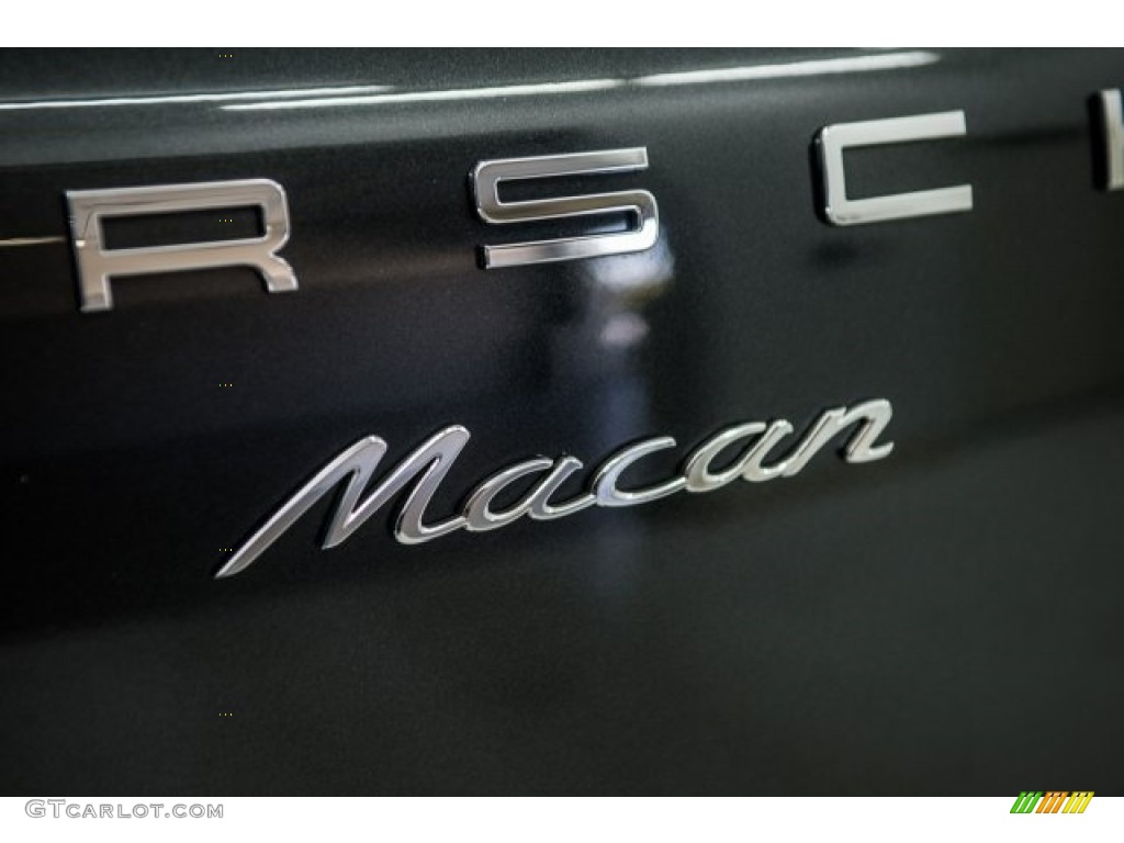 2017 Porsche Macan Standard Macan Model Marks and Logos Photo #124442687
