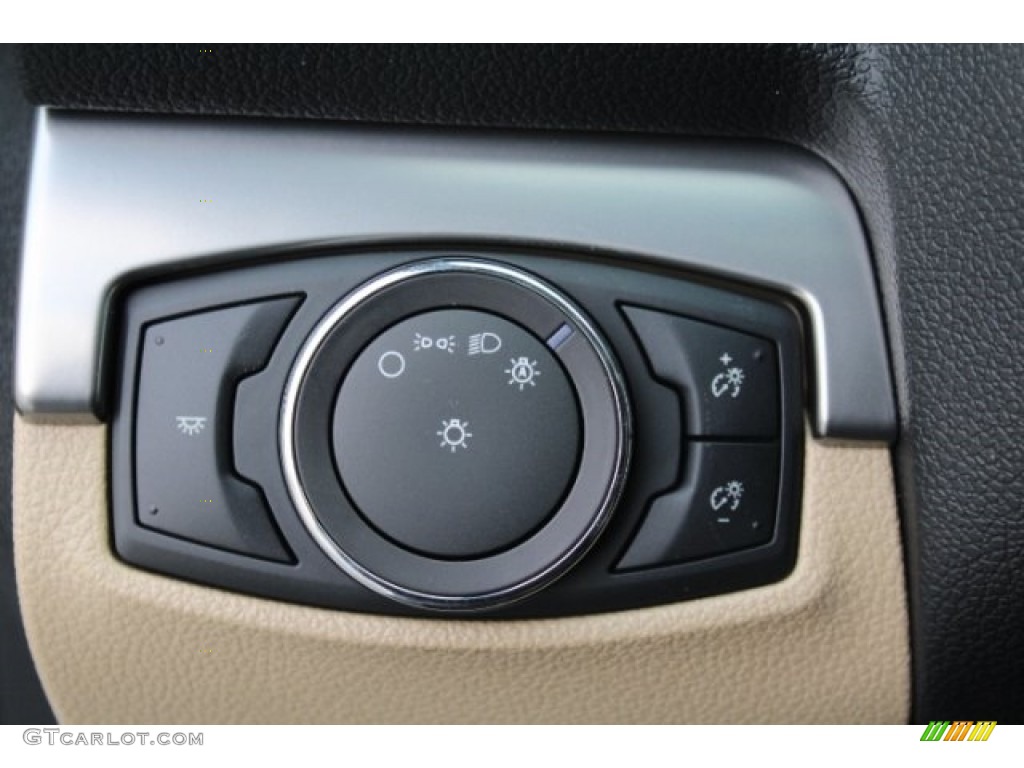 2017 Explorer FWD - Oxford White / Medium Light Camel photo #18