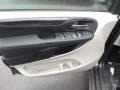 Granite Pearl - Grand Caravan SE Photo No. 14