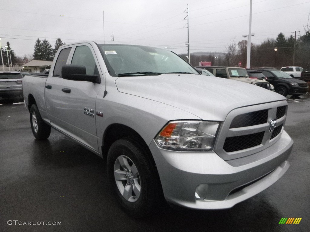 2018 1500 Express Quad Cab 4x4 - Bright Silver Metallic / Black/Diesel Gray photo #7