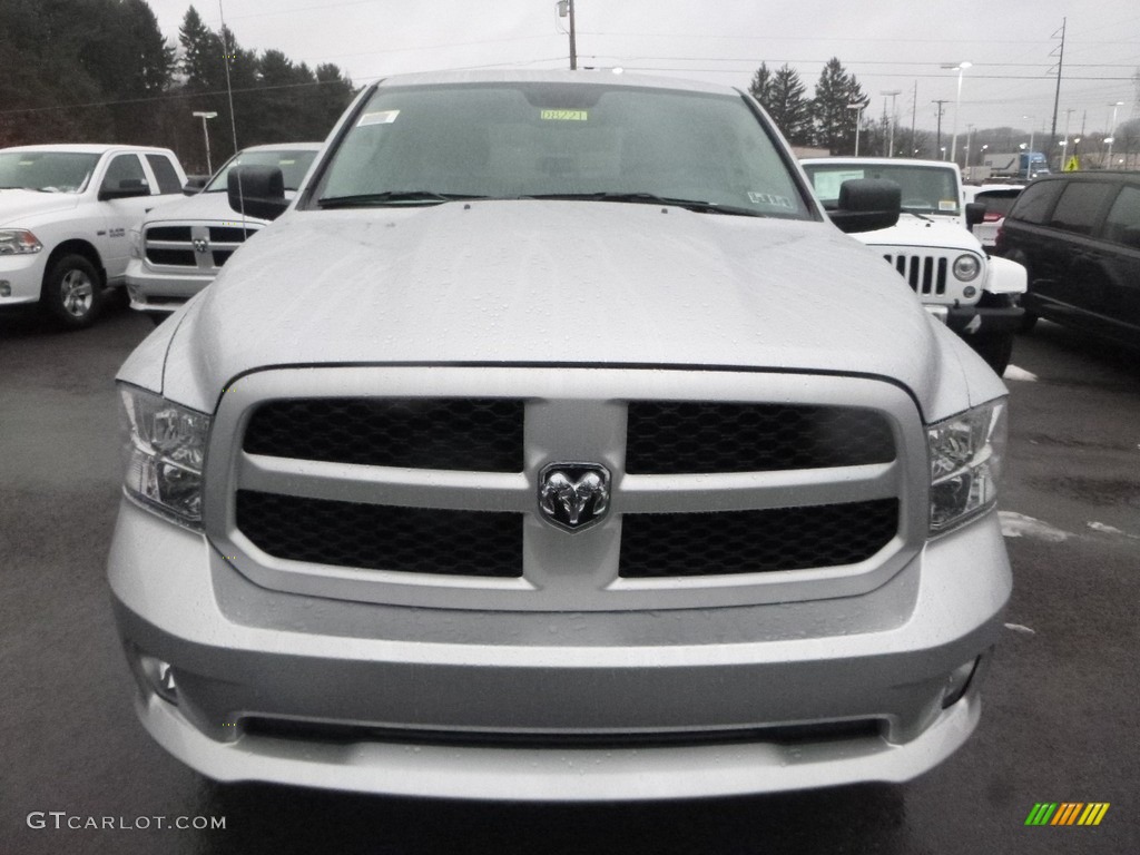 2018 1500 Express Quad Cab 4x4 - Bright Silver Metallic / Black/Diesel Gray photo #8