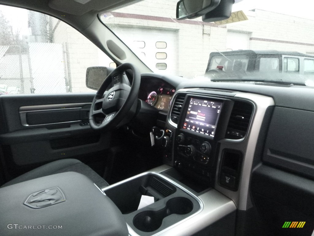2018 1500 Big Horn Crew Cab 4x4 - Brilliant Black Crystal Pearl / Black/Diesel Gray photo #10