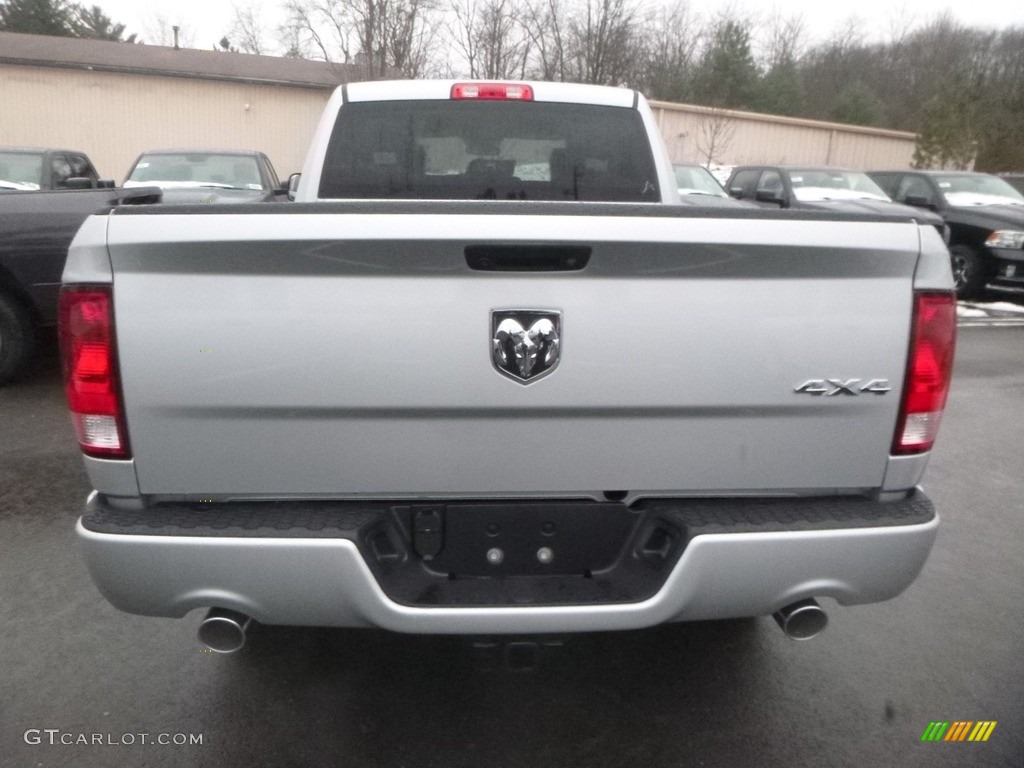 2018 1500 Express Quad Cab 4x4 - Bright Silver Metallic / Black/Diesel Gray photo #4