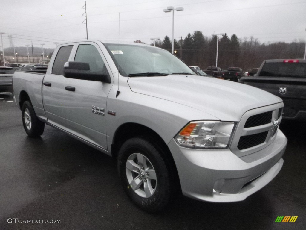 2018 1500 Express Quad Cab 4x4 - Bright Silver Metallic / Black/Diesel Gray photo #7