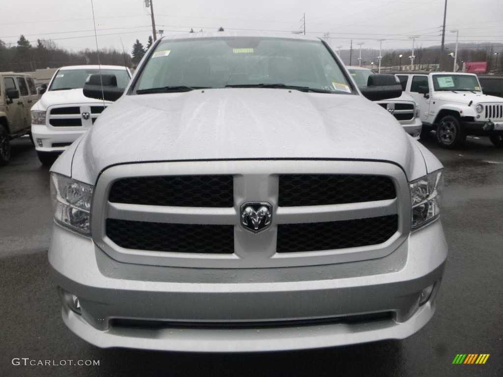 2018 1500 Express Quad Cab 4x4 - Bright Silver Metallic / Black/Diesel Gray photo #8