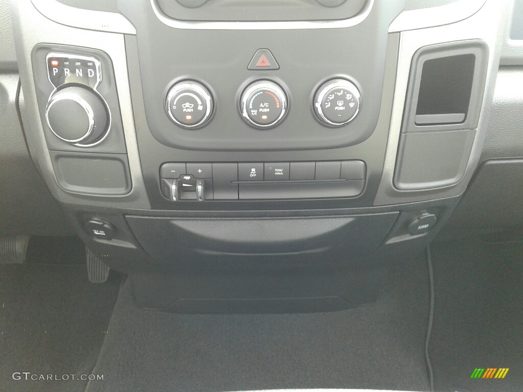 2018 1500 Express Quad Cab - Bright Silver Metallic / Black/Diesel Gray photo #16