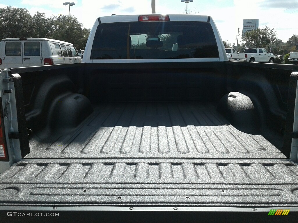2018 1500 Express Quad Cab - Bright Silver Metallic / Black/Diesel Gray photo #19