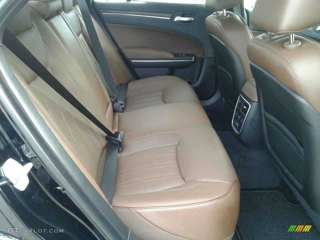 2018 Chrysler 300 C Rear Seat Photo #124475186