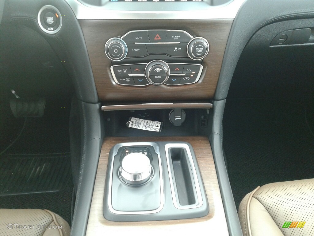 2018 Chrysler 300 C Controls Photo #124475292