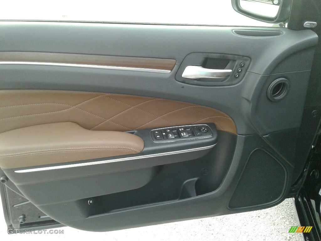 2018 Chrysler 300 C Deep Mocha Door Panel Photo #124475313
