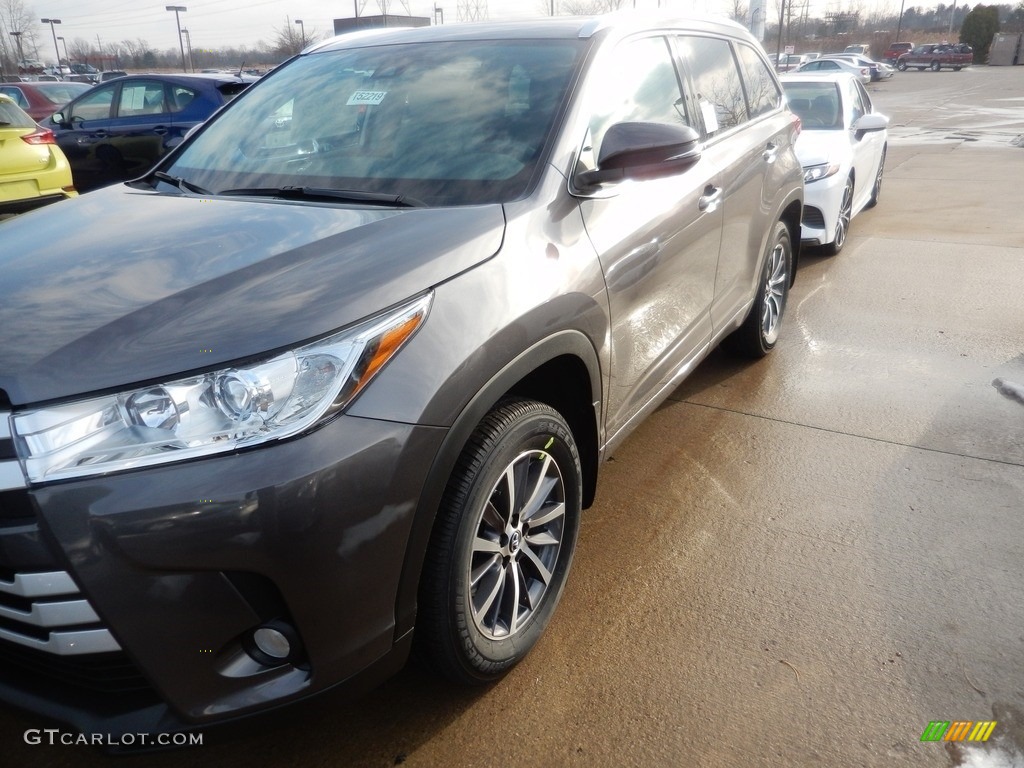 2018 Highlander XLE AWD - Predawn Gray Mica / Ash photo #1