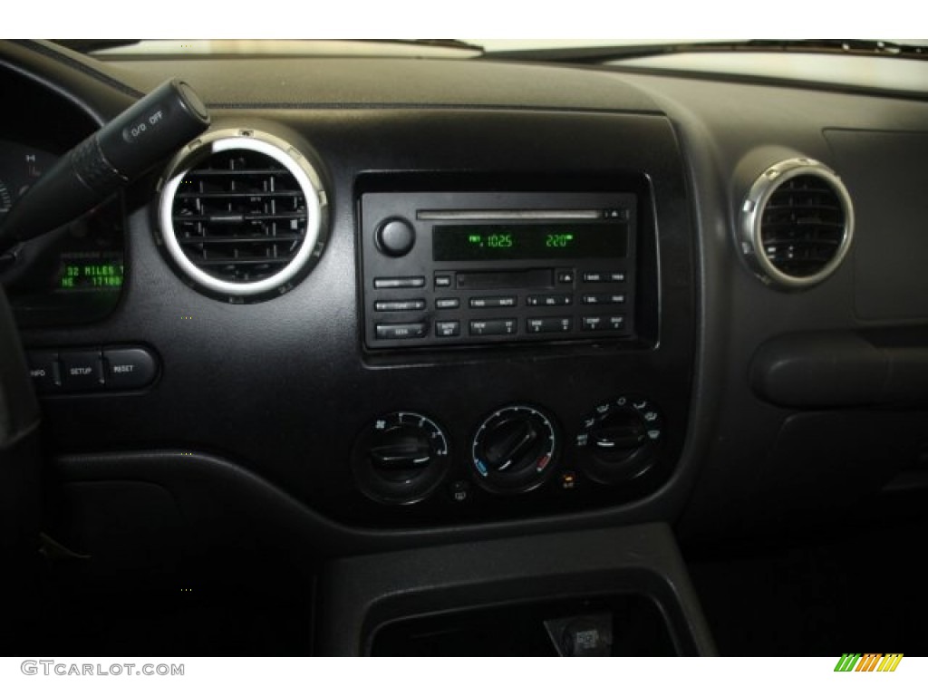 2003 Expedition XLT - Laser Red Tinted Metallic / Flint Grey photo #16