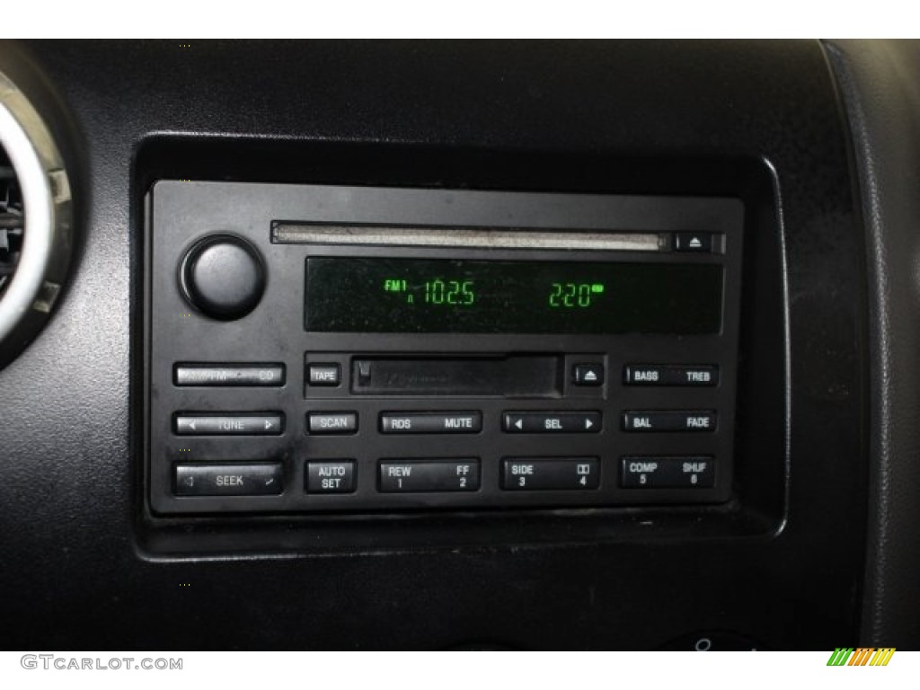 2003 Expedition XLT - Laser Red Tinted Metallic / Flint Grey photo #17