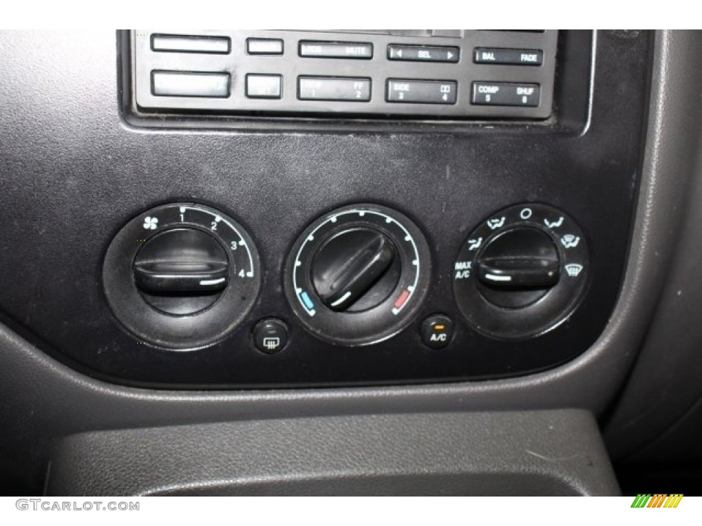 2003 Expedition XLT - Laser Red Tinted Metallic / Flint Grey photo #18