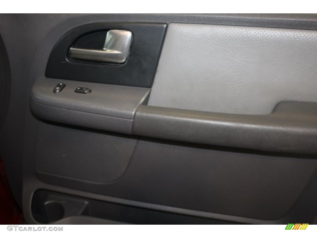2003 Expedition XLT - Laser Red Tinted Metallic / Flint Grey photo #27