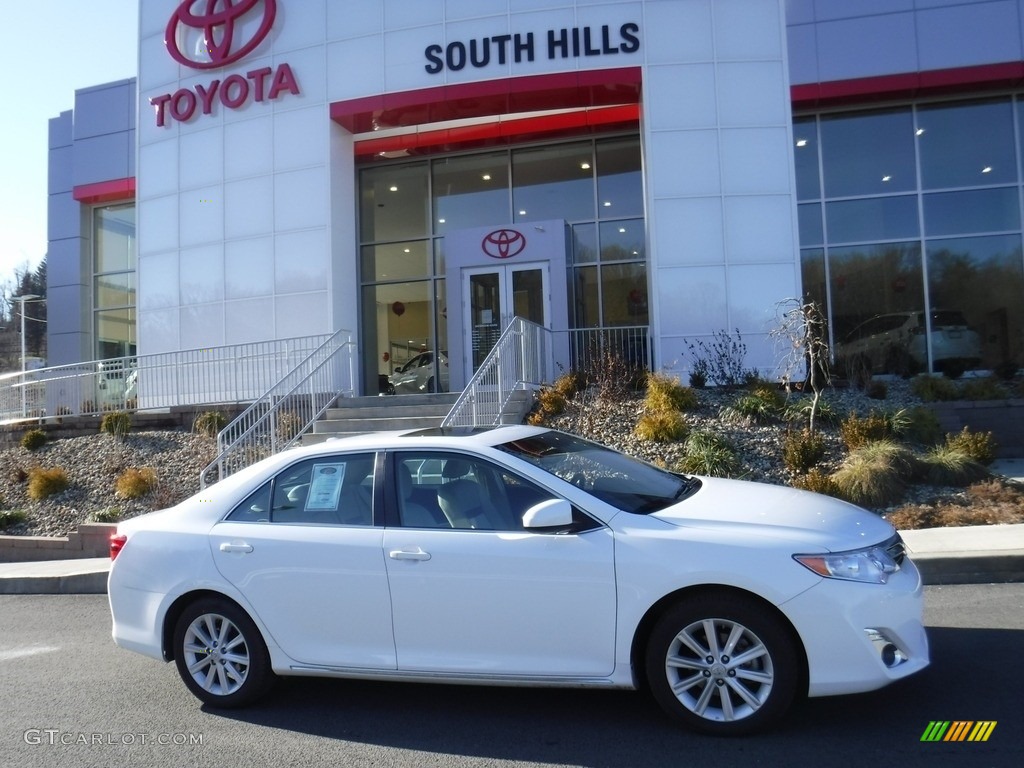 2014 Camry XLE V6 - Super White / Ivory photo #2