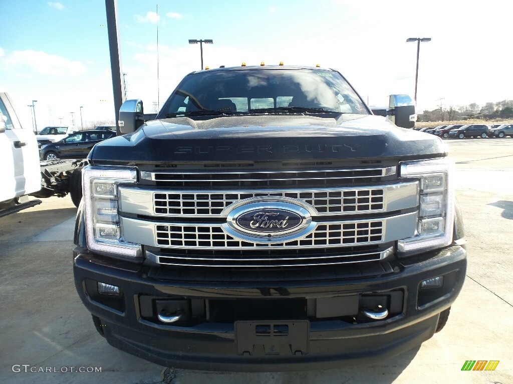 2018 F450 Super Duty Platinum Crew Cab 4x4 - Shadow Black / Black photo #2