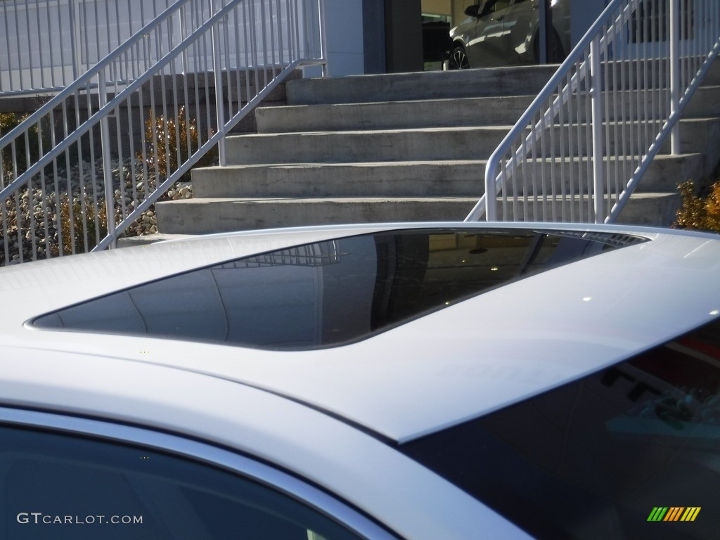 2014 Camry XLE V6 - Super White / Ivory photo #4