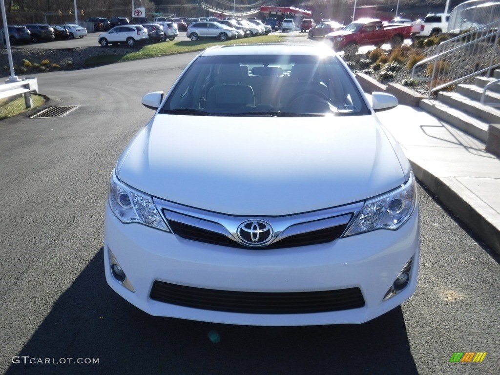 2014 Camry XLE V6 - Super White / Ivory photo #5