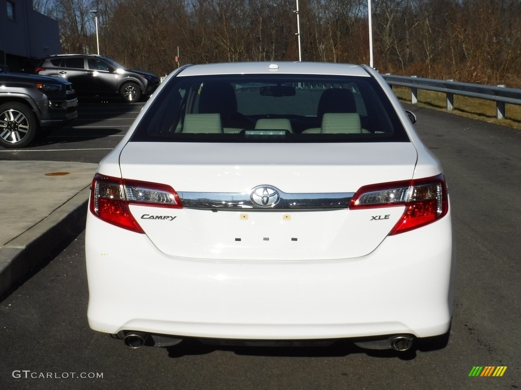 2014 Camry XLE V6 - Super White / Ivory photo #9